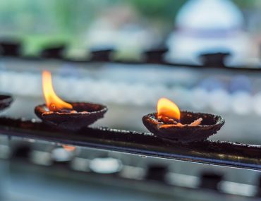 coconut-oil-lamps-in-temple-QNZ5WFT.jpg